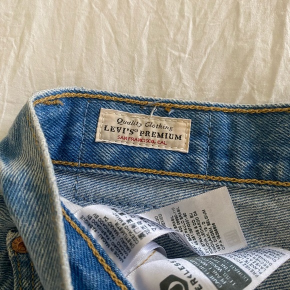 Levi’s 501 Original Short Medium Wash - Picture 3 of 6